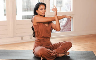 Drie manieren om je yoga practice zachter te maken