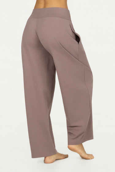 Dhara Barrel Yoga Pants – Fireclay